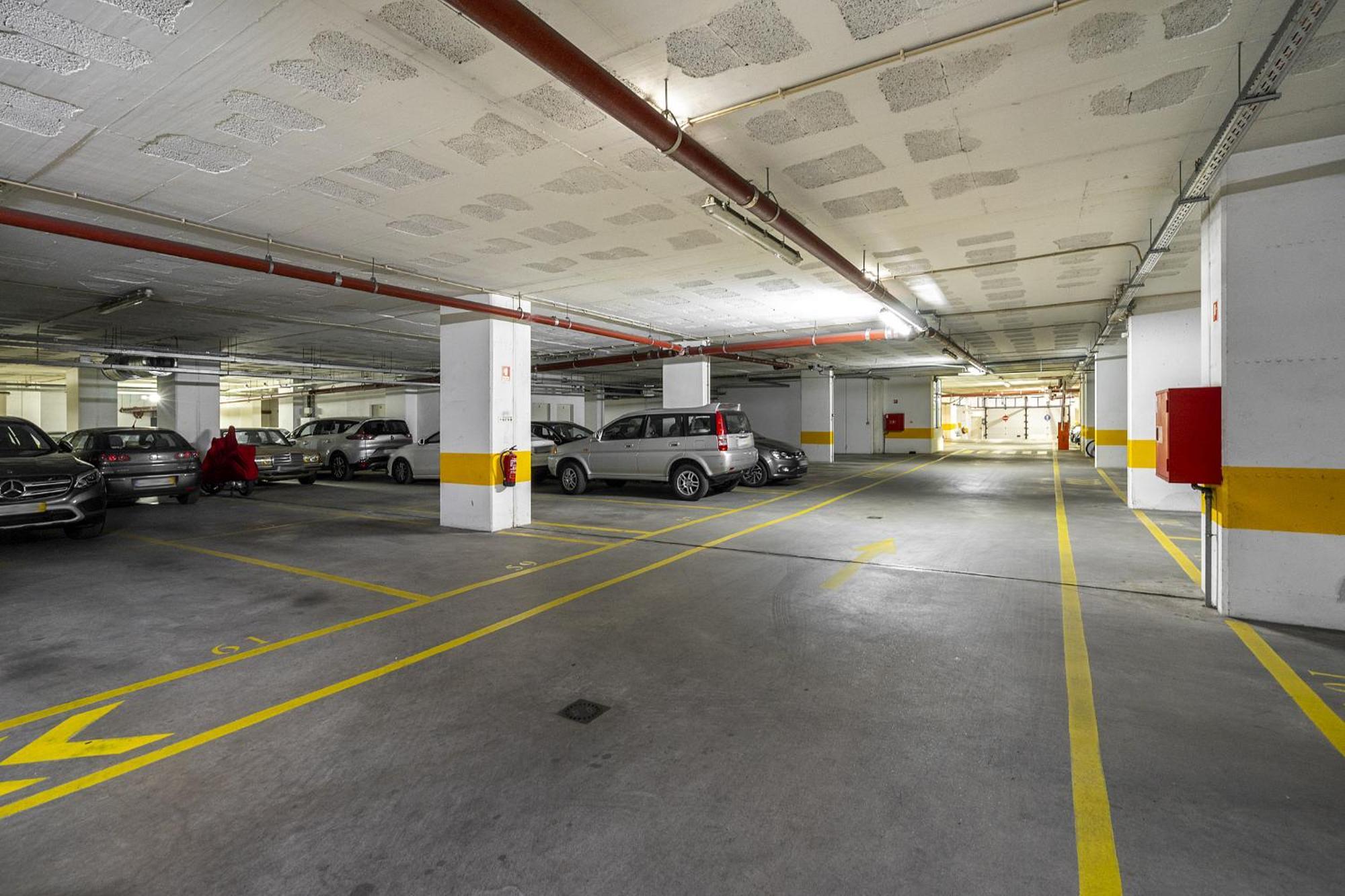 Whome Family Condo - Urban Retreat With Parking, Ac, Elevator In Great Location Lisbona Esterno foto
